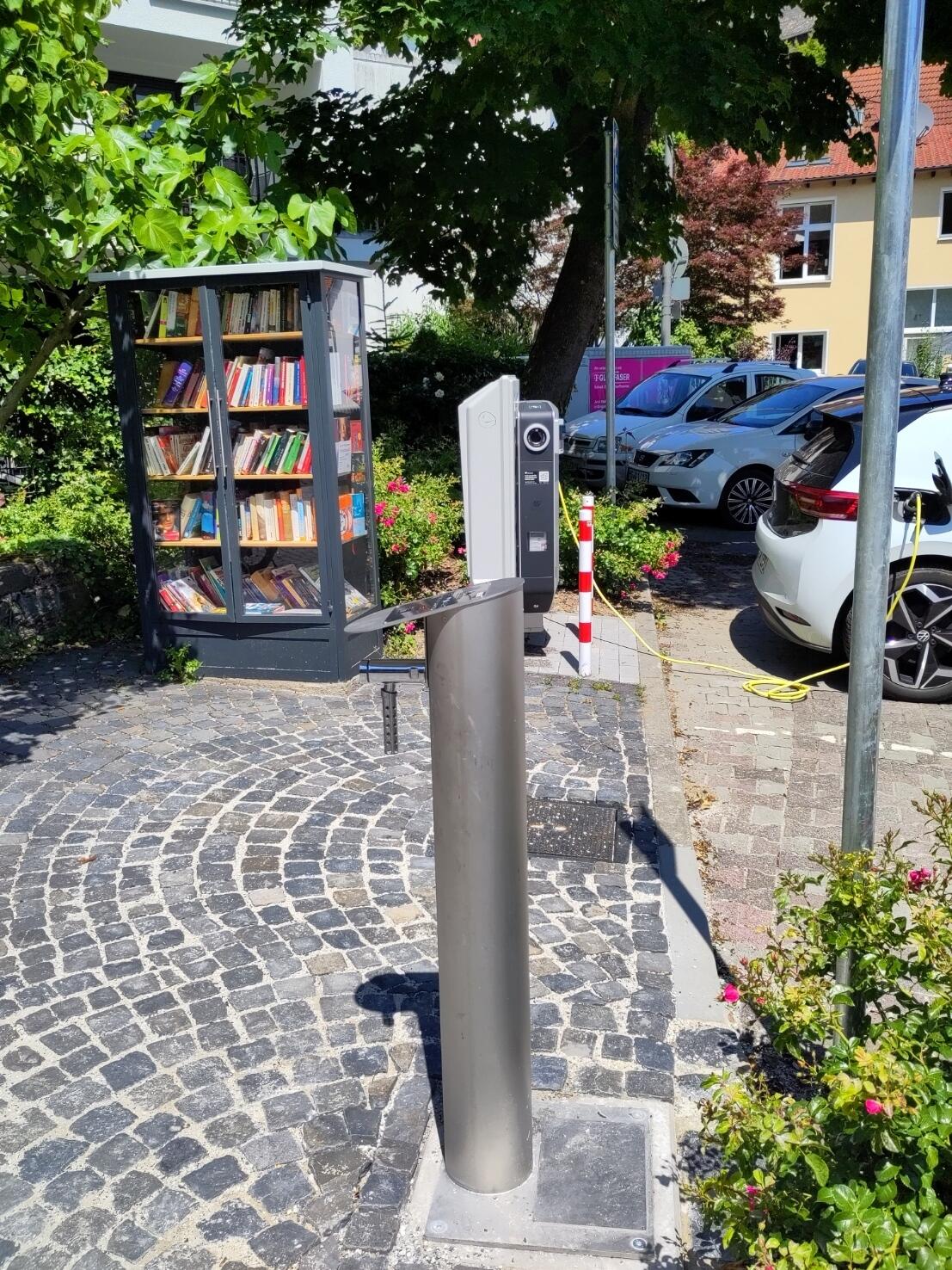 Edelstahl Wasserspender am Bornplatz in Mammolshain