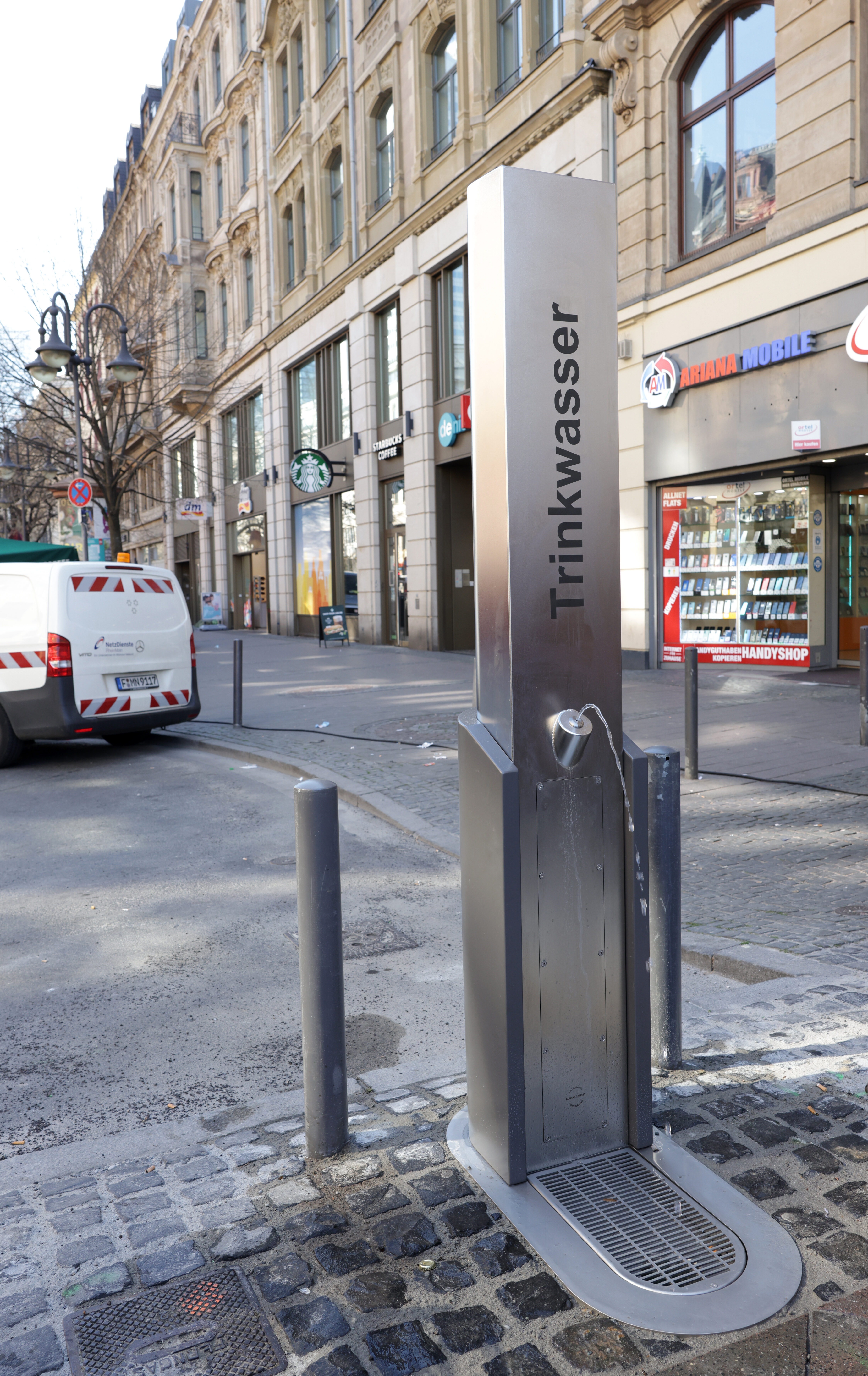 Trinkwasser Brunnen aus Edelstahl