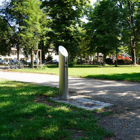 Edelstahlbrunnen Trinkwasser Bohlenplatz Erlangen