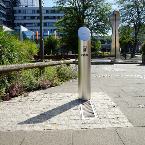 Edelstahlbrunnen Trinkwasser Rathausplatz Erlangen