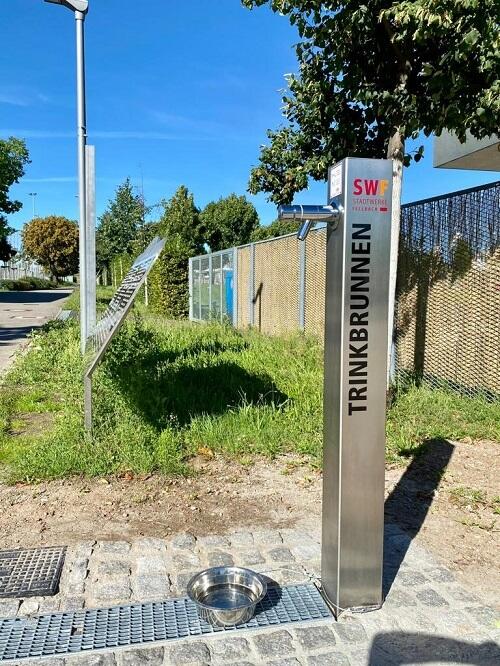 Trinkwasser Brunnen mit Wasserschale für Tiere in der Esslinger Straße in Fellbach