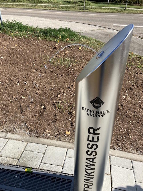 Edelstahl Trinkwasserbrunnen am Wasserwerk Wassermungenau vom Zweckverband  Reckenberg-Gruppe