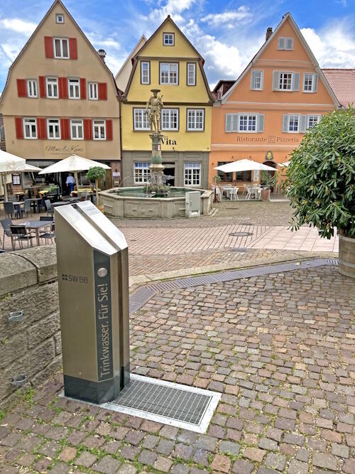 Trinkbrunnen vor dem Rathaus auf dem Marktplatz in Bietigheim Bissingen