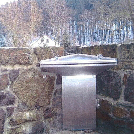Foto des Brunnens "Trinkbrunnen am Wasserkraftwerk Dorfhain"