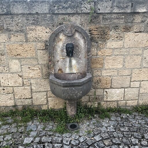 Gemeindebrunnen in Fridolfing.