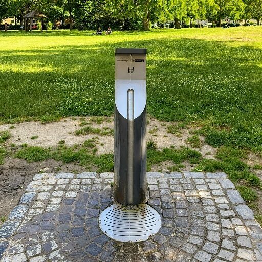 Trinkbrunnen aus Edelstahl im Sportpark im Lohsepark