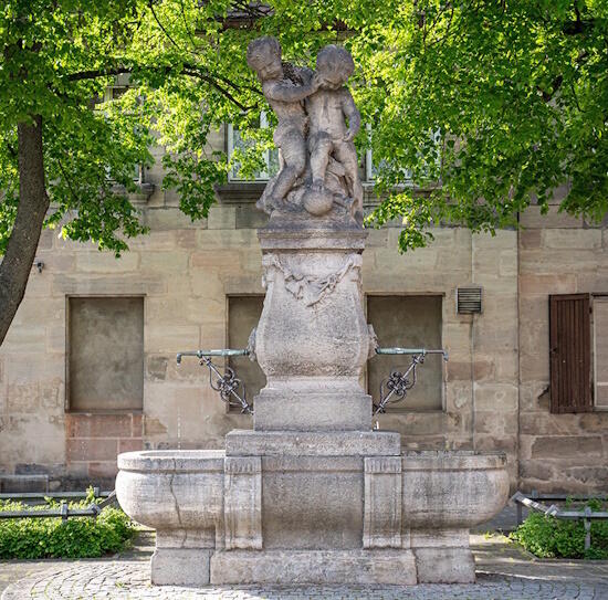 Trinkwasser Jugendbrunnen am Dr. Henry Kissinger Platz in Fürth