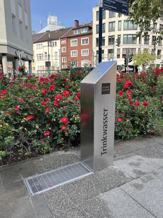 Edelstahl Trinkwasserbrunnen am Rüttenscheider Stern in Essen Rüttenscheid