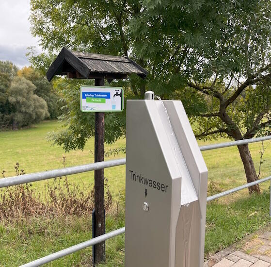 Trinkwasser Brunnen auf dem Rastplatz Denstedt des Ilmtal-Radwanderweges