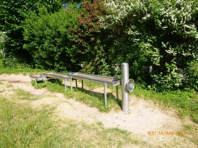 Wasserspiel mit Trinkwasser Spender